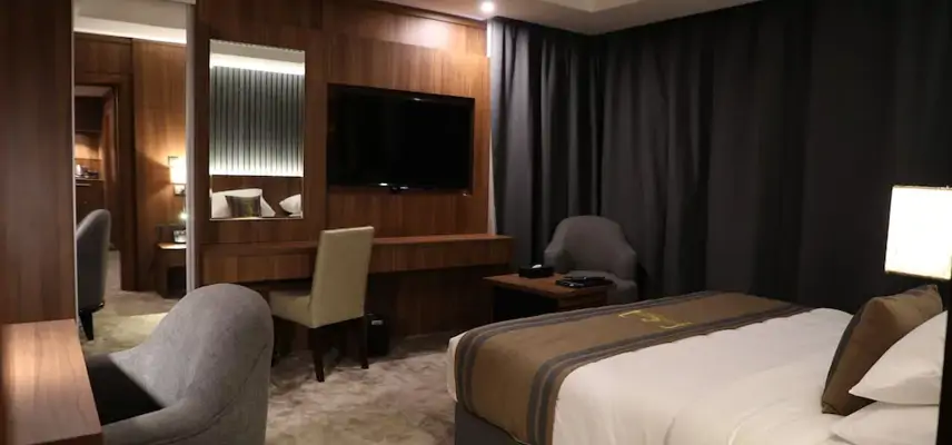 E hotel image